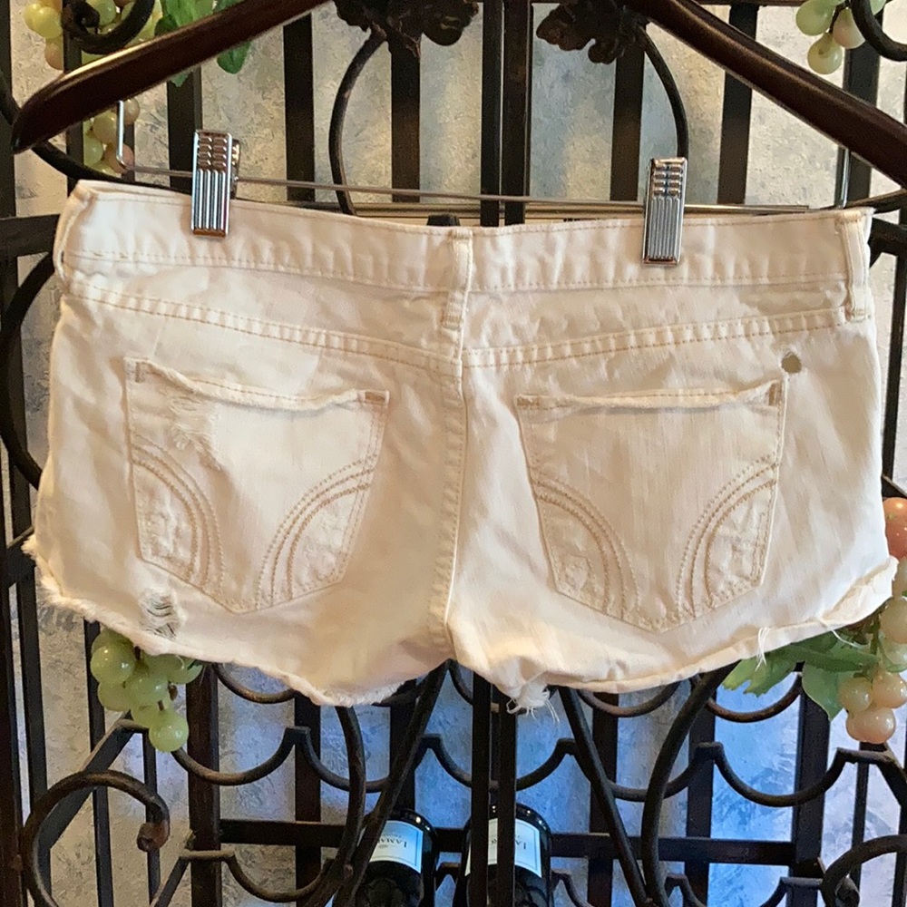 HOLLISTER WHITE DENIM DESTROYED SHORTS! 🤗 - Picture 3 of 5